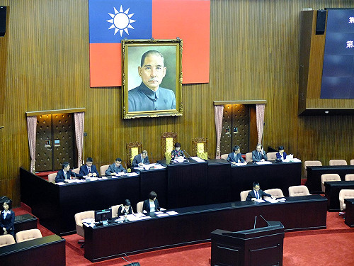 在野提436案變更動議  再卡監督條例成功