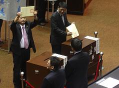 13年來首次倒閣案  46：66未過關