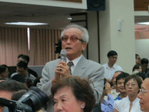 民眾嗆陳光誠須批評美國 不然是漢奸