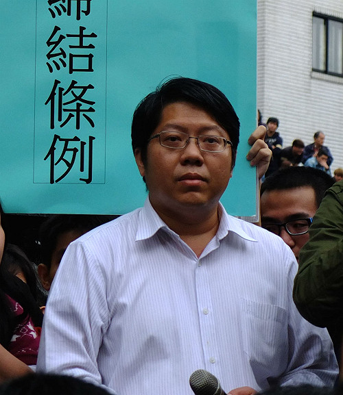 批政院版 賴中強舉例：小事大事都太太決定