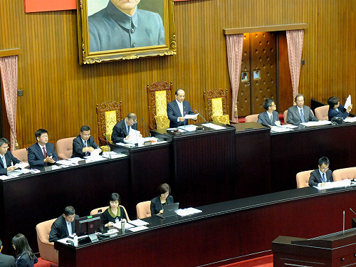 挨批臨時會常態化 藍：是因綠癱瘓議事