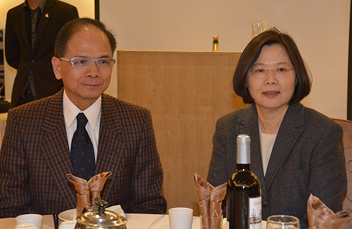 支持度領先蘇 蔡英文：黨主席民調常起伏