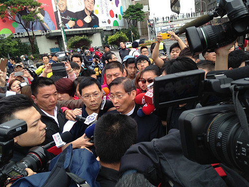 何時驅離立院學生? 白狼要警方給交代