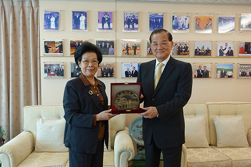 張博雅上週拜會  連戰自稱家道殷實