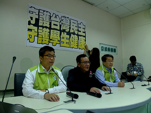 綠：馬錯認鹿茸是無知  忽略民意是無恥