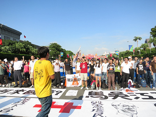 宣傳車被攔  2百餘學生凱道前抗議