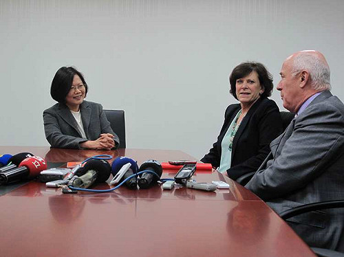 小英獲阿輝伯鼓勵  要出線後再談副手