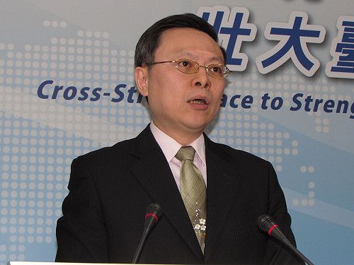 王郁琦： 無法接受張顯耀「不違法的洩密」