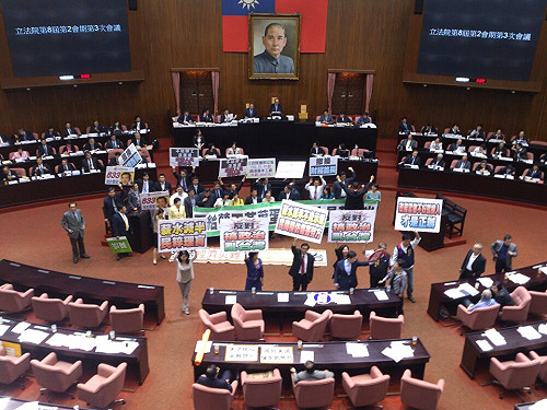 只差3票  撤換財經首長案險過關