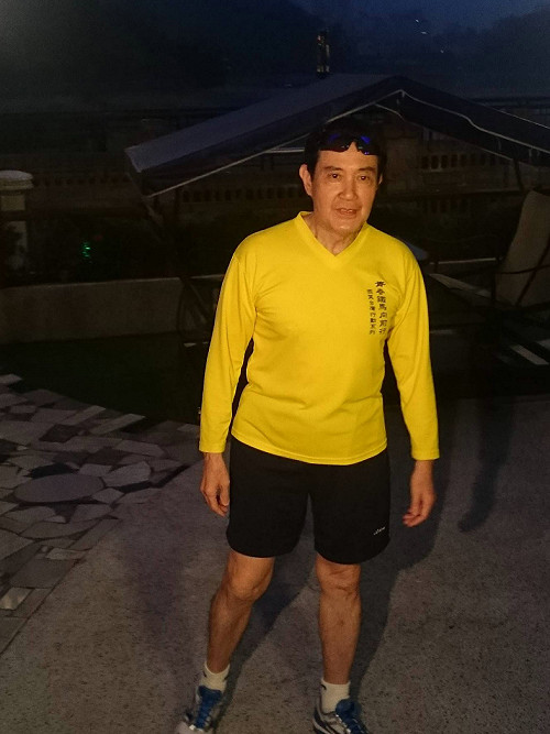 不跑步遊泳  馬英九讚日月潭晨騎棒透了
