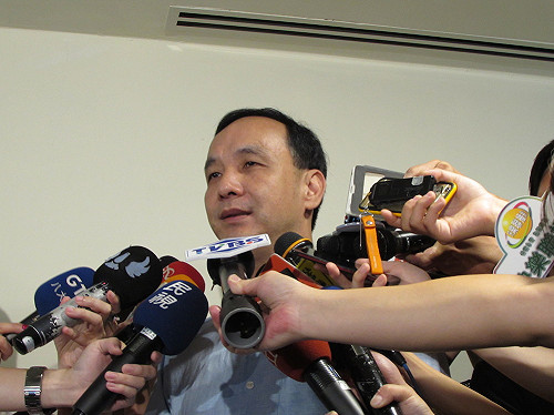 疏通黨內不出席連戰金婚？朱立倫：不可能