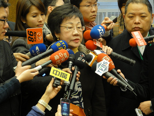 呂秀蓮提案連署人跑票？ 「全民調」勝出