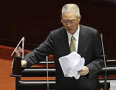 泡水車不補助  吳揆拒收「黃牛獎」