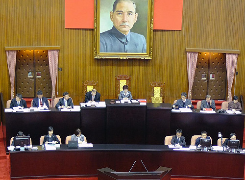 綠提案杯葛議事  順利擋下監督條例付委