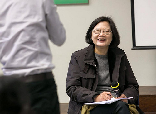 蔡英文登記總統初選 「讓民感受國家有人守護」