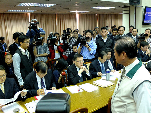 怒嗆陳威仁  陳唐山飆罵「你吃屎啦」