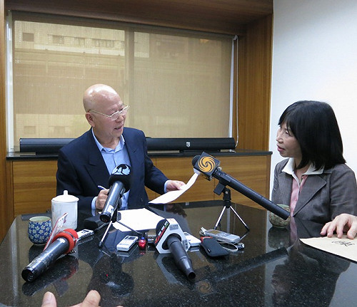 許信良：民進黨也該「特赦」施明德