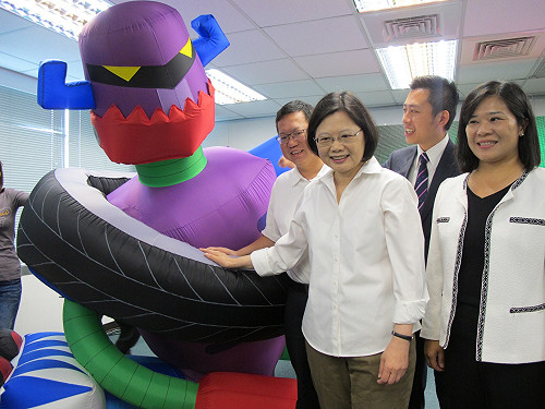 民進黨推新經濟列車  要打敗「車輪王」