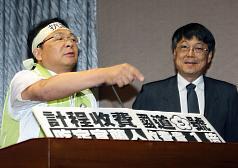 不滿國5宜蘭段收費  陳歐珀撕報告砸傷官員