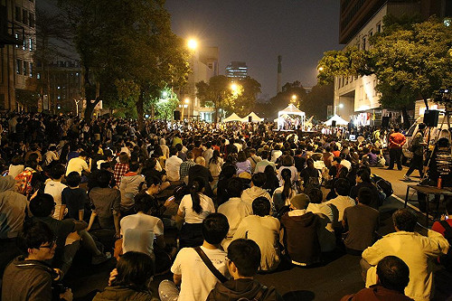 近20名教授聲援  千人齊上街頭民主課