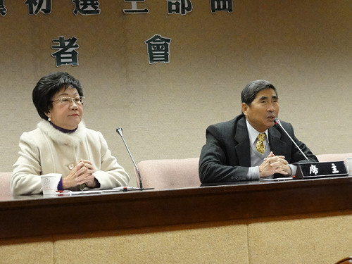 呂秀蓮挑戰全民調  拚黨代表連署過半