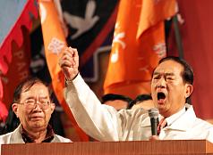 選前之夜  宋楚瑜籲中道力量支持