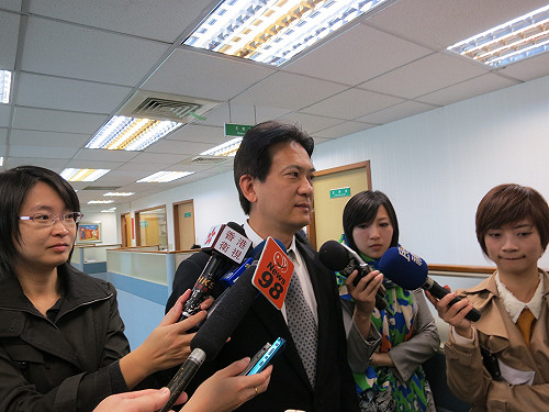 民進黨問馬：連戰談話獲你授權嗎？