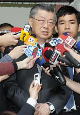 減薪案  陳冲：政務官只有去留問題