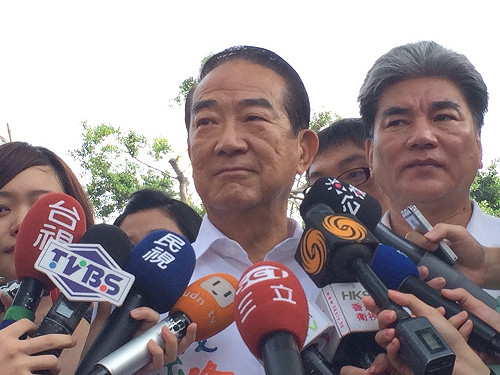 小英CF諷泥巴 宋反嗆「和國民黨沒什麼不同」