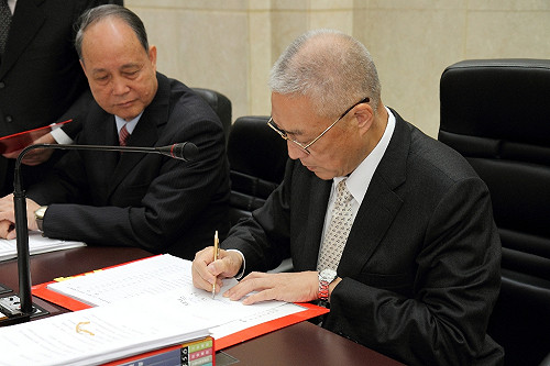 吳下陳上  吳敦義勉閣員「幫冲哥忙」