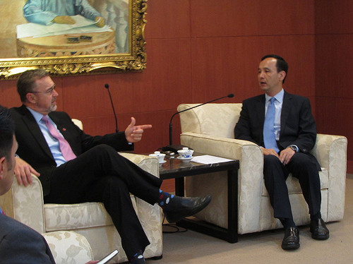 朱立倫見美眾議員  稱美國會看馬習會很感動