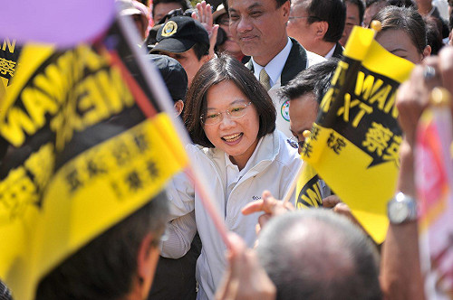 4個月來首次  未來交易所：小英領先0.8%