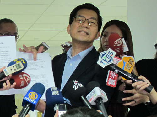 邱毅爆收頂新2千萬任門神  李應元提告