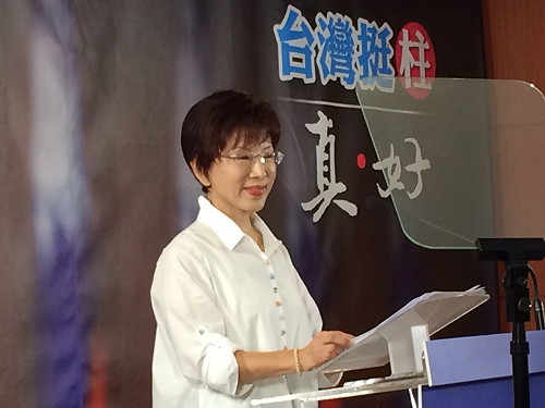 拜完觀世音 洪秀柱：該是放下屠刀的時候了