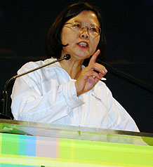 蔡英文：新世代扛重擔 民進黨會加倍努力