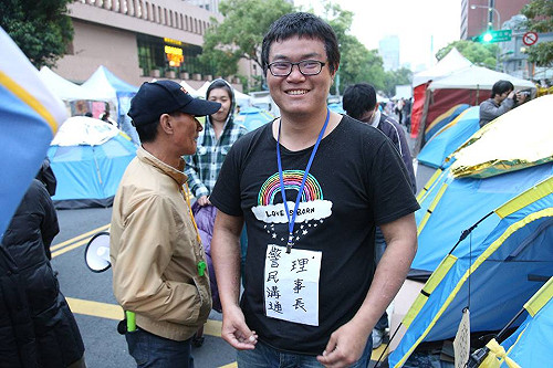 公民自發當糾察 成「警民溝通理事長」