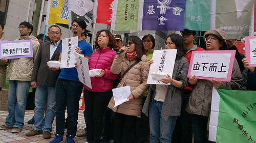 「主席很忙」藍拒會面 憲改團體登門抗議