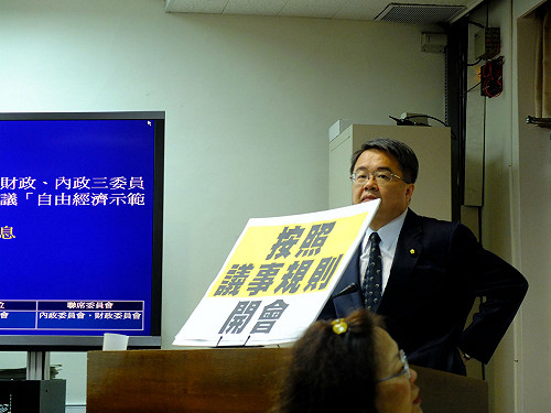 嗆開會到12點  黃昭順下午3點仍不見人影