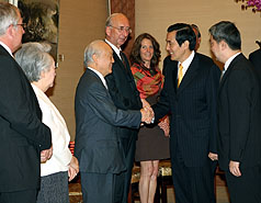 總統：兩岸互不否認  營造空間