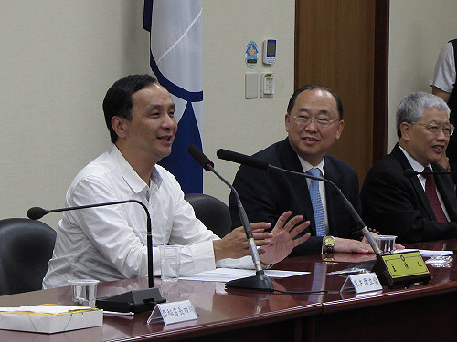 朱立倫見僑界 詹凱臣喊「過去的就過去了」