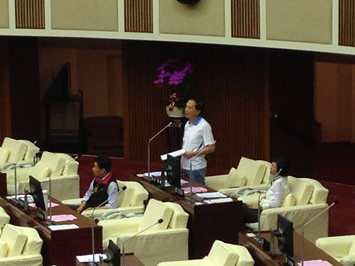 李新要公投盟撤櫃  否則帶練武者拆除