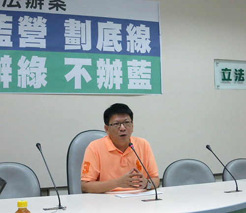 差很大  綠批：辦益世 1百人 搜張花冠4百人