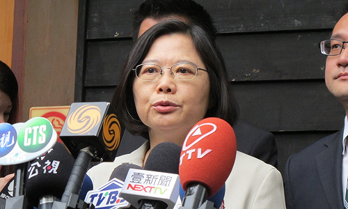 蔡英文駁躺著選：我們努力 才讓藍選前換將