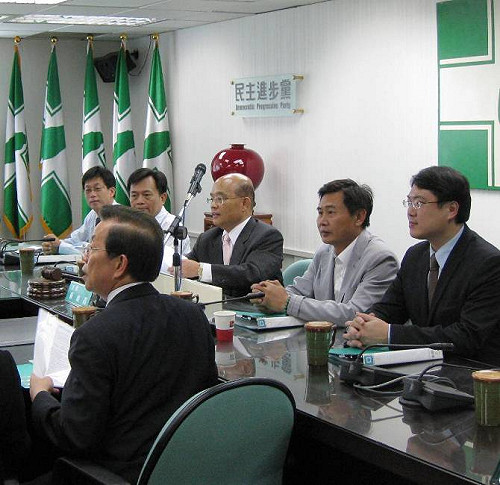 謝長廷：不辯論 設中國事務部就不急