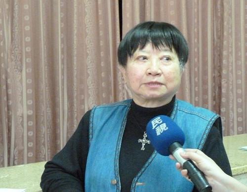 不改老師本色 張曉風大修陳冲報告