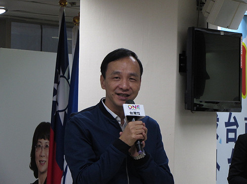 岳父遭質疑 朱不滿喊話：蔡主席，你是跟我選