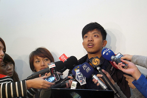 參選國籍損主權 外交部取消張良伊補助