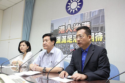 吳育昇：陳為廷不讓港生講話很沒禮貌