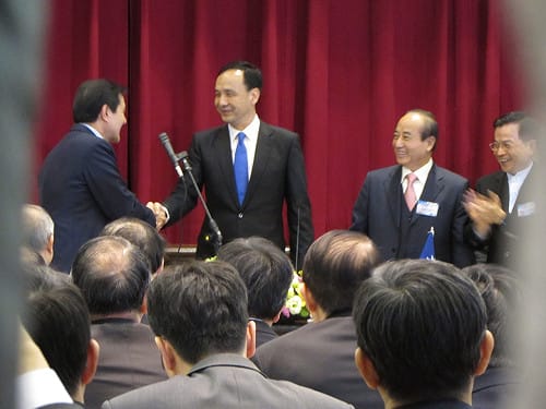 藍委連環砲轟 當面籲馬「脾氣小一點」