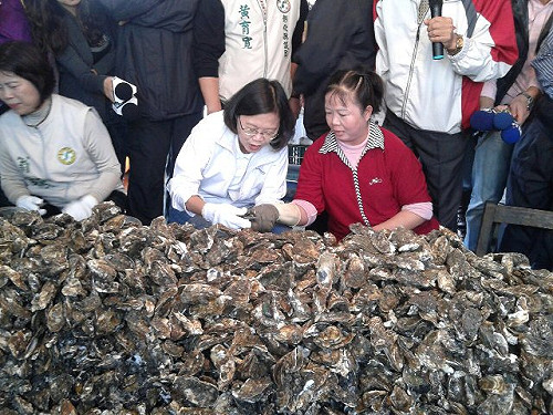 出動周美青  小英：尊重藍的選戰步驟